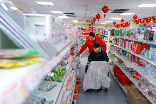 工信部：2023年中国老年用品市场规模达5万亿元